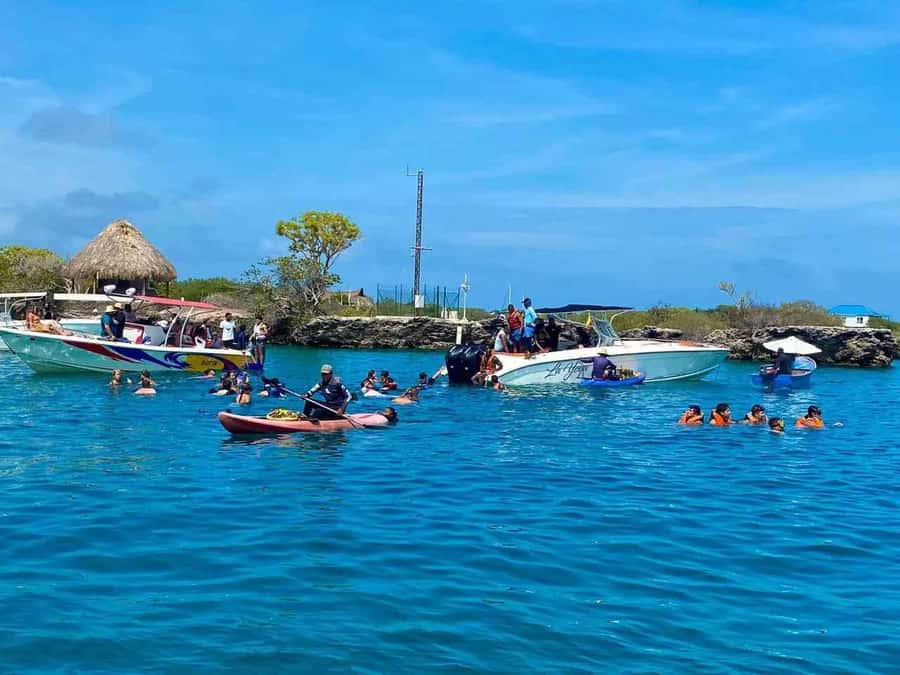 Cartagena: 5 Rosario Islands, Full party with drinks, Snorkeling and lunch - Is $132 a fair price?