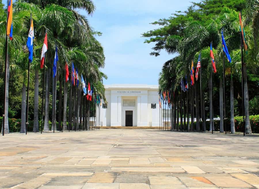 Cartagena: Barranquilla and Santa Marta All-Inclusive Tour - Along the coast toward Barranquilla