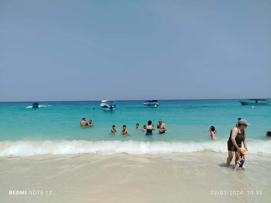 Cartagena: BARÚ Playa blanca with SNORKELING INCLUDED - Playa Blanca: Beautiful Water, Heavy Crowds