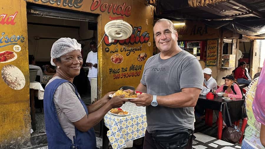 CARTAGENA: BIKE RIDE WITH LUNCH AT BOURDAIN'S FAVORITE SPOT - Barrio Chino and the ride back