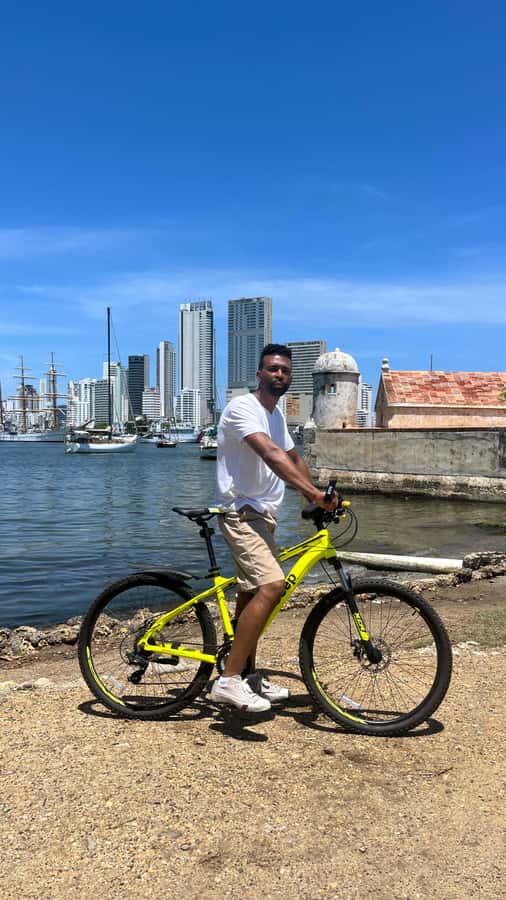 CARTAGENA: BIKE RIDE WITH LUNCH AT BOURDAIN'S FAVORITE SPOT - The guides can shape the whole experience
