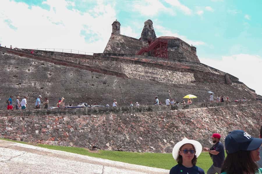 Cartagena: BILINGUAL CITY TOUR San Felipe Castle & Old city - Why this four-hour route works