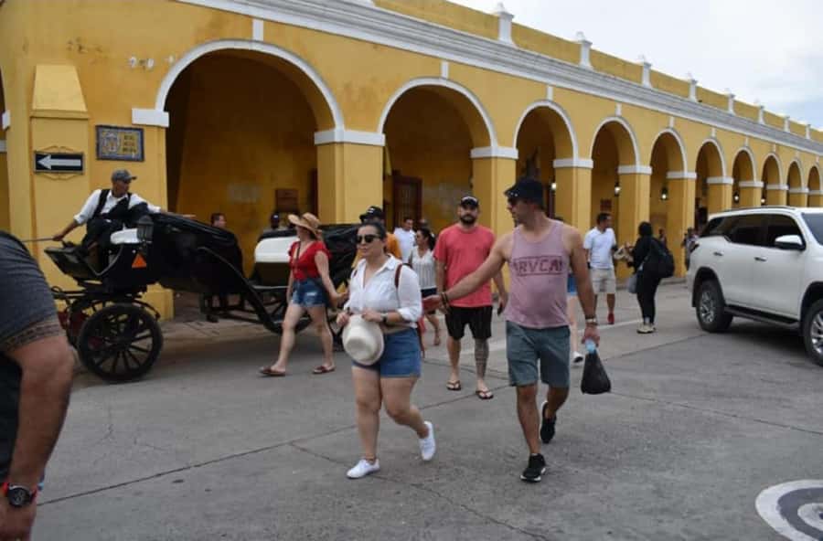 Cartagena: BILINGUAL CITY TOUR San Felipe Castle & Old city - India Catalina and Las Botas Viejas