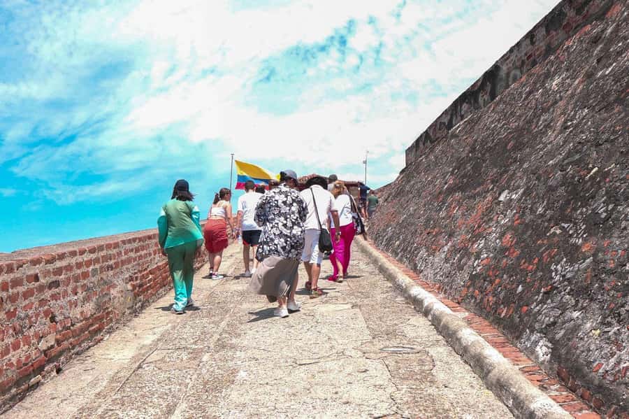Cartagena: BILINGUAL CITY TOUR San Felipe Castle & Old city - San Felipe Castle: the tour’s strongest sight
