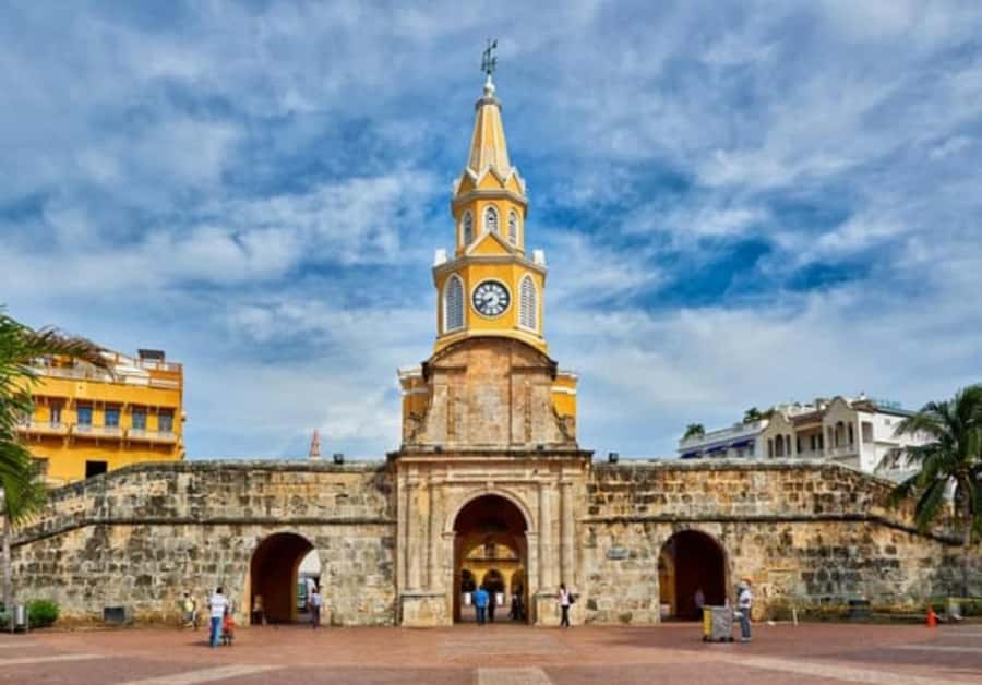 Cartagena: BILINGUAL CITYTOUR + SAN FELIPE CASTLE & Old city - Key points to know before booking