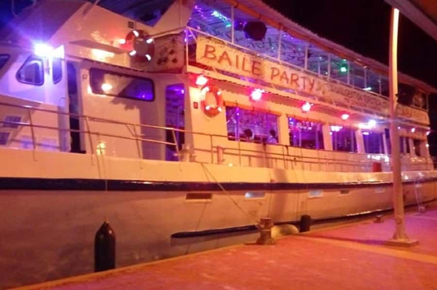 Cartagena: Buffet & party night,cocktails sailing in the bay - What this Cartagena night cruise is really like