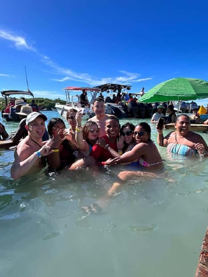 Cartagena: CHOLON & BARU with lunch - Guide language and group communication