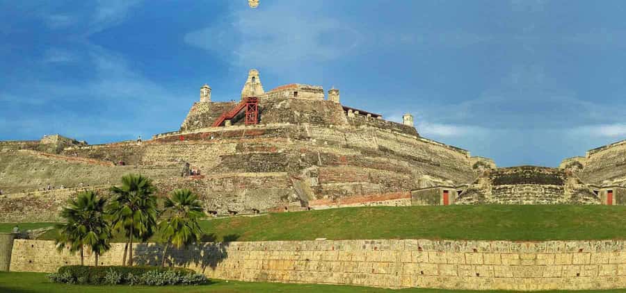 Cartagena: CITY TOUR IN ENGLISH, Old city, Monuments, Castle - India Catalina and the Old Shoes