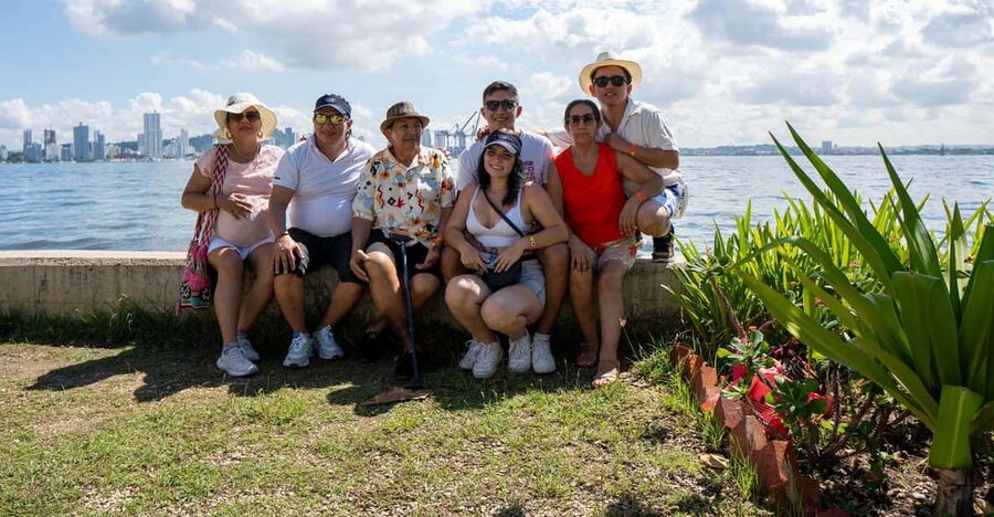Cartagena: CITY TOUR IN ENGLISH, Old city, Monuments, Castle - Walking through the walled city