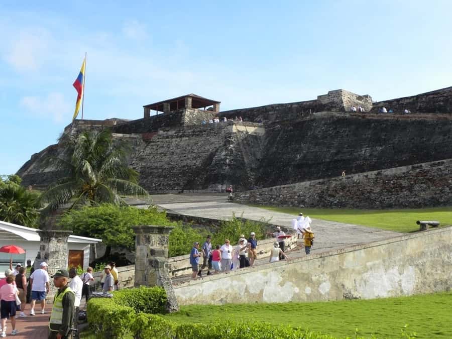 Cartagena: CITY TOUR OVERVIEW of the city Boots castle chiva - Is this the right first look at Cartagena?