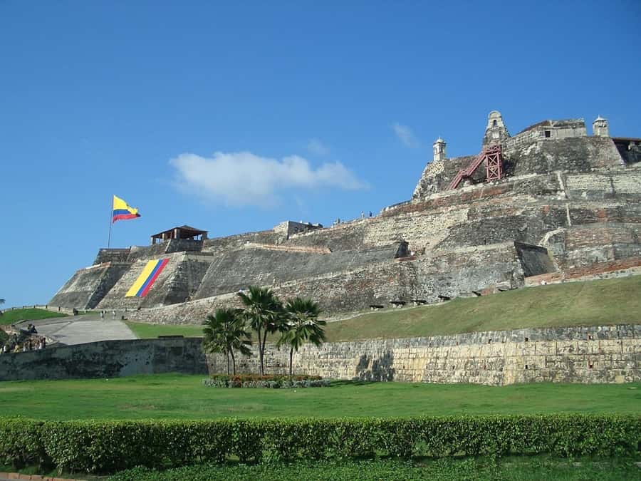 Cartagena: CITY TOUR OVERVIEW of the city Boots castle chiva - San Felipe Castle from the chiva