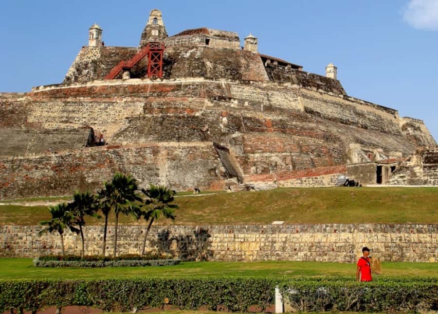 Cartagena City Tour with San Felipe Castle & Old Town Walk - What the four-hour schedule really gives you