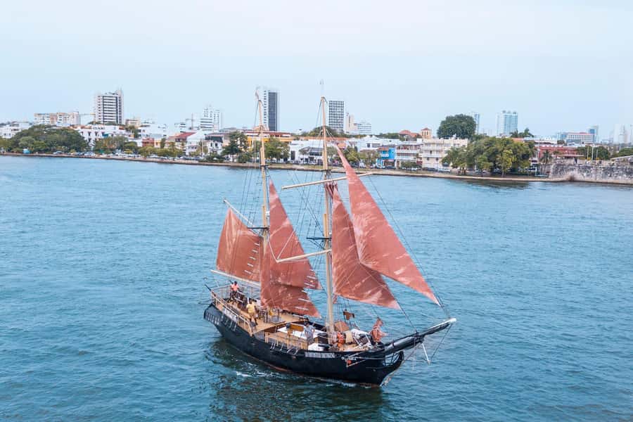 Cartagena, CO: Sunset Skyline Pirate Boat Tour with Drinks - Booking advice and final verdict