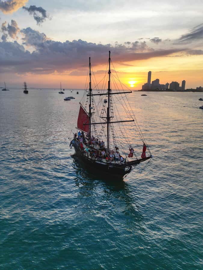 Cartagena, CO: Sunset Skyline Pirate Boat Tour with Drinks - Cost, timing, and what you receive
