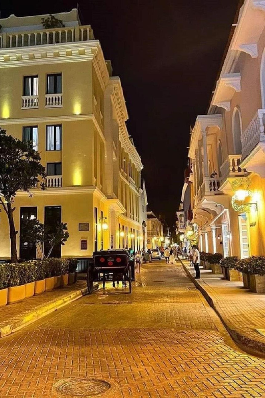 Cartagena: COLLONIAL HORSE DRAWN CARRIAGE by THE OLD CITY - Choosing between 20 minutes and one hour