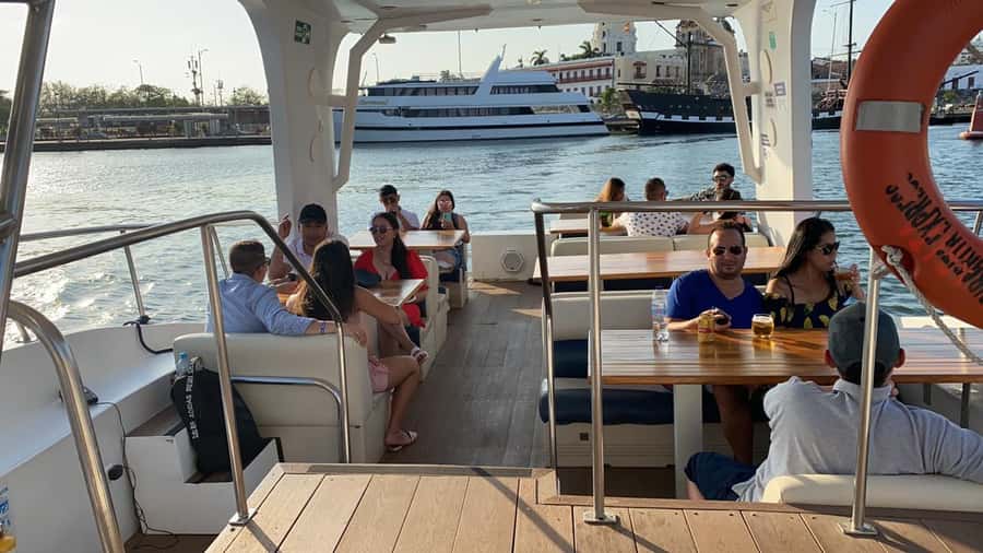 Cartagena: Cruise by the Bay with Dinner and Wine - Key points to know before boarding