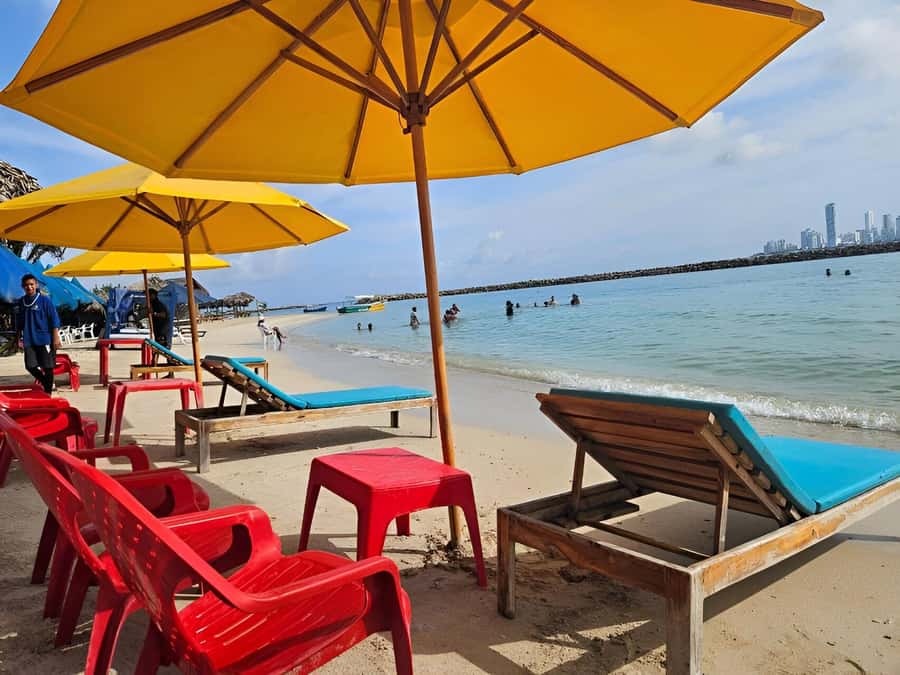 Cartagena: Day Tour to Tierra Bomba Island - Who will enjoy this beach day