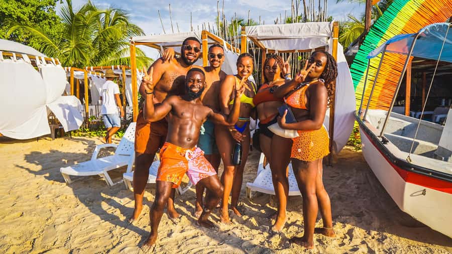 Cartagena: Day Trip Aviary and enjoy Playa Blanca by bus - Key points to know before booking