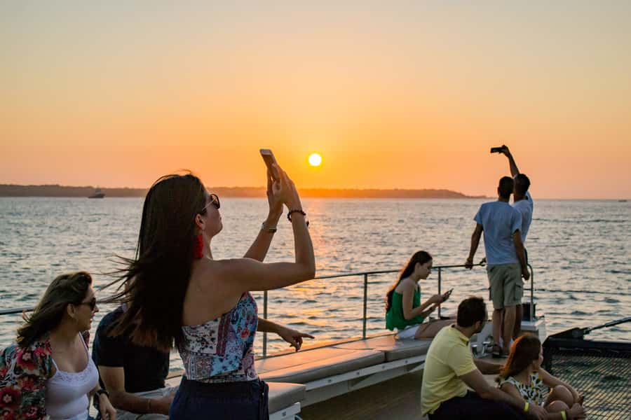 Cartagena de Indias: 2-Hour Sunset Cruise - Passing Castillo Grande and Manzanillo Island