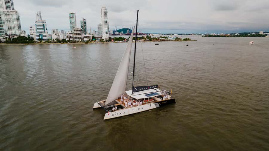 Cartagena de Indias: 2-Hour Sunset Cruise - Comfort, seating, and practical details