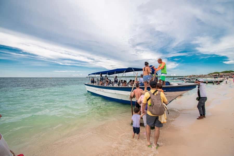 Cartagena de Indias: 2x1 Boat trip to the Rosario Islands and Baru Island - Cartagena Bay, Tierra Bomba, and the forts