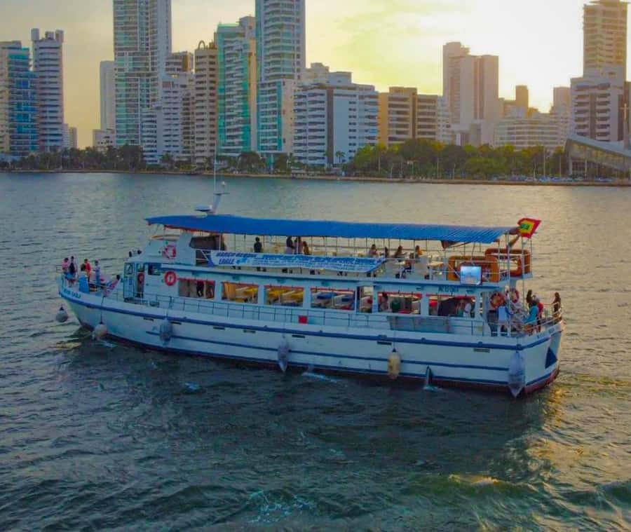Cartagena de Indias: Sunset Cruise Open Bar with Dance Show - Key points to know before you book