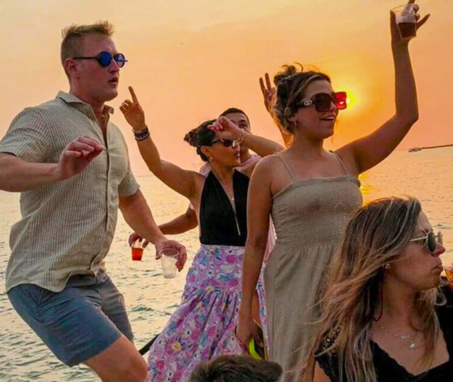 Cartagena de Indias: Sunset Cruise Open Bar with Dance Show - Finding the Bequia at La Bodeguita Dock