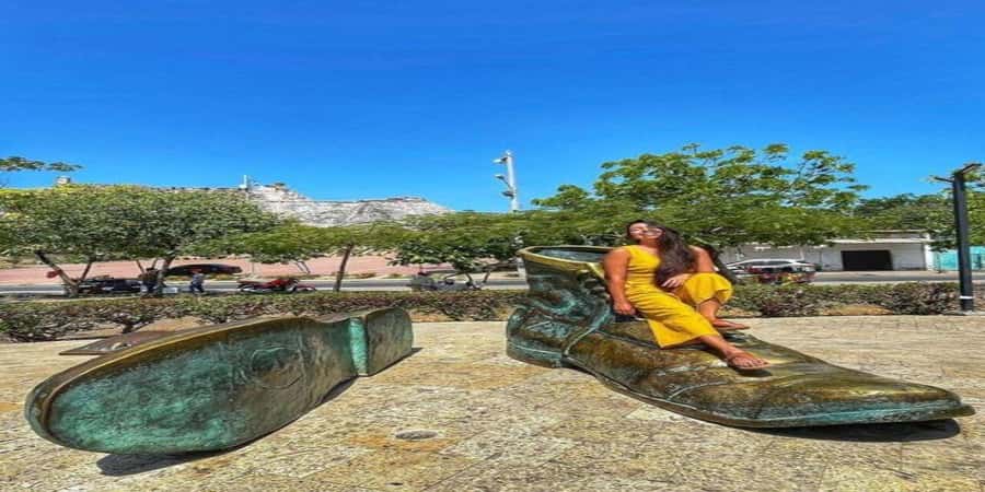 Cartagena: Explore with a city tour aboard a typical "chiva". - Old Shoes Monument and a look at local identity