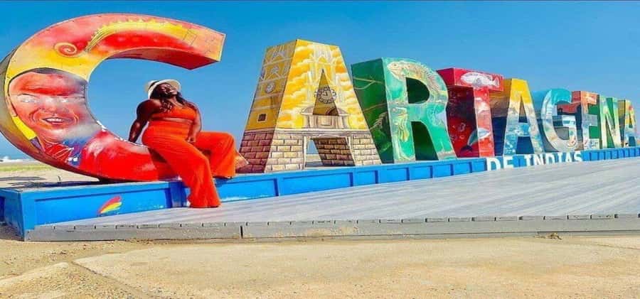 Cartagena: Explore with a city tour aboard a typical "chiva". - Walking through the Historic Center