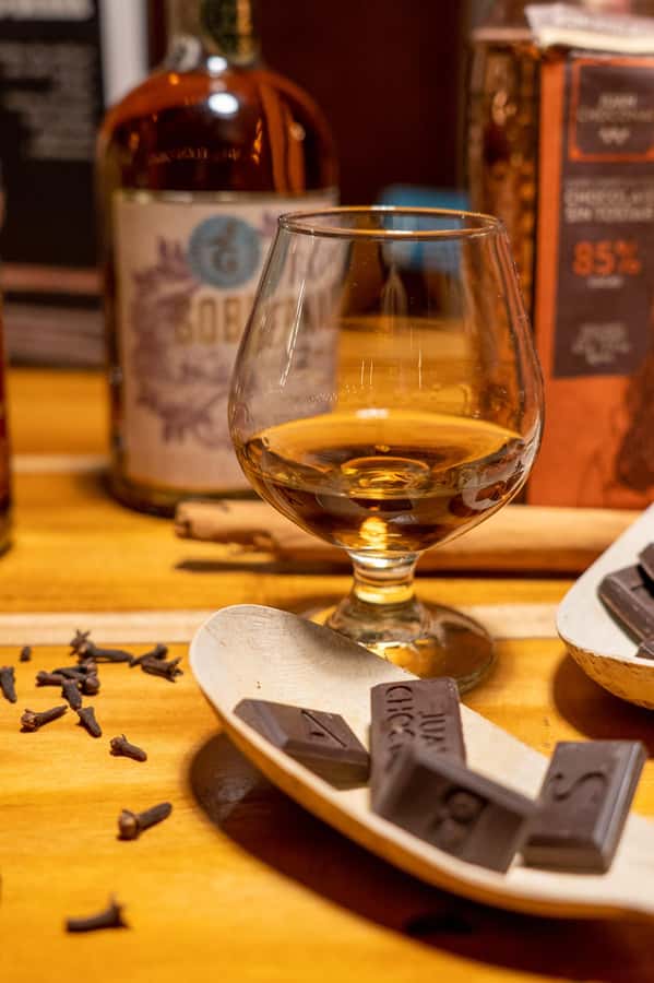 Cartagena: Express Rum and Chocolate Tasting Experience - The guides make the difference