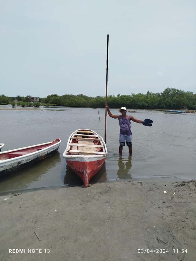 Cartagena: FISHERMEN'S ISLAND IN THE MANGROVES by canoe - Fishermen’s Island brings the human story forward