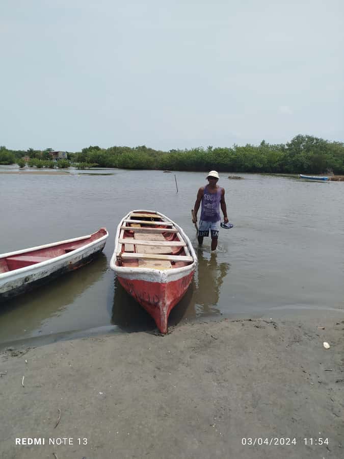 Cartagena: FISHERMEN'S ISLAND IN THE MANGROVES by canoe - Guide quality and language support