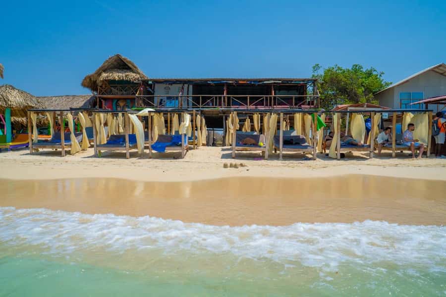 Cartagena: Full day at quiet beach with facilities and lunch - Meeting at Camellón de los Mártires
