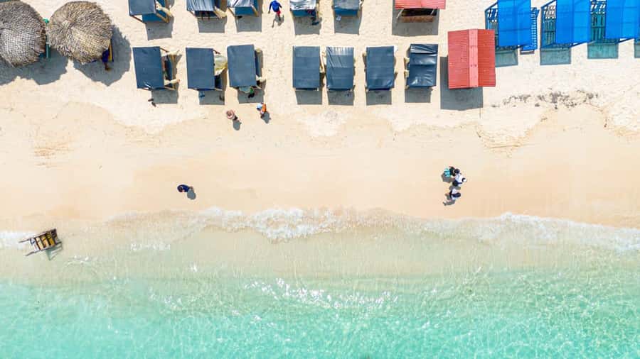 Cartagena: Full day at quiet beach with facilities and lunch - Beach beds, facilities, and personal space