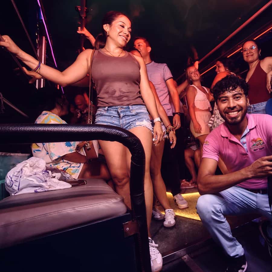 Cartagena: Funny PartyBus with dance floor and good music! - Key points before you book