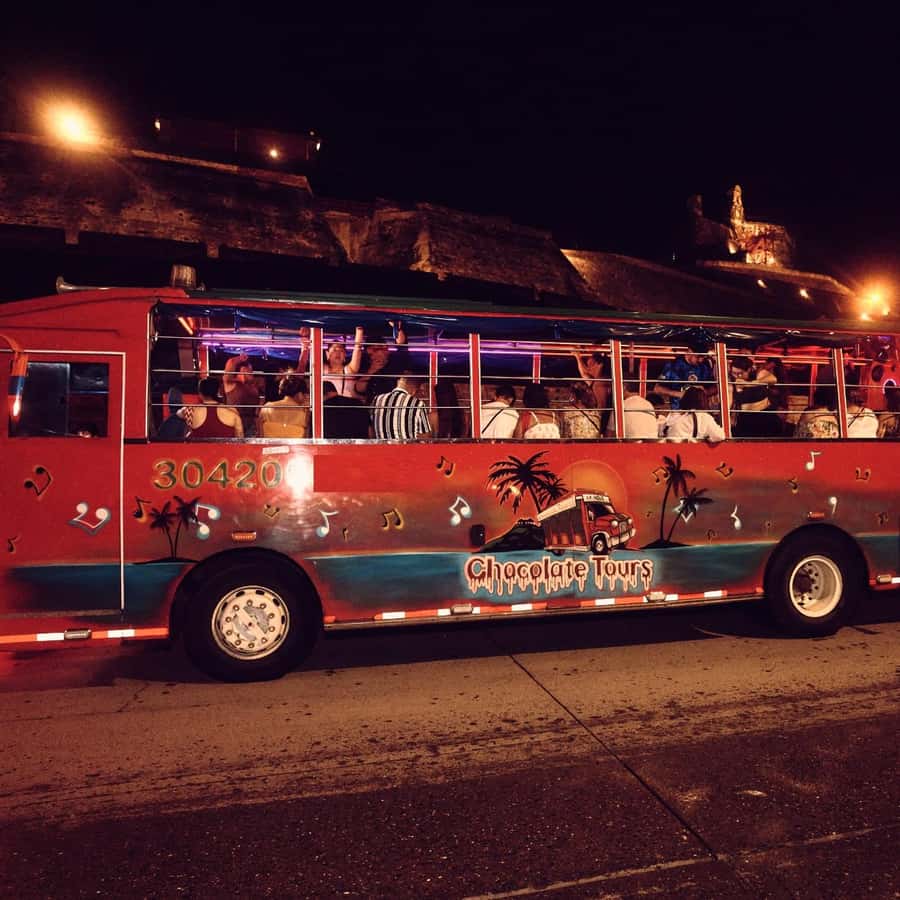 Cartagena: Funny PartyBus with dance floor and good music! - Bocagrande: the party begins to find its rhythm