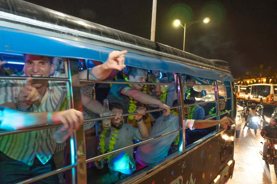 Cartagena: Funny PartyBus with dance floor and good music! - Letras de Cartagena: the classic sign photo