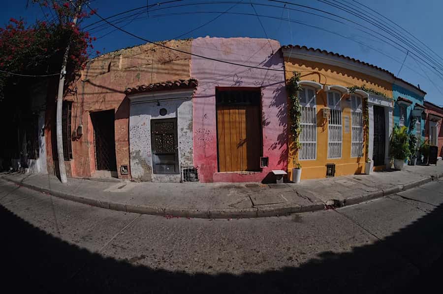 Cartagena: Graffiti Tour in Getsemani - Centenary Park and the final local snack