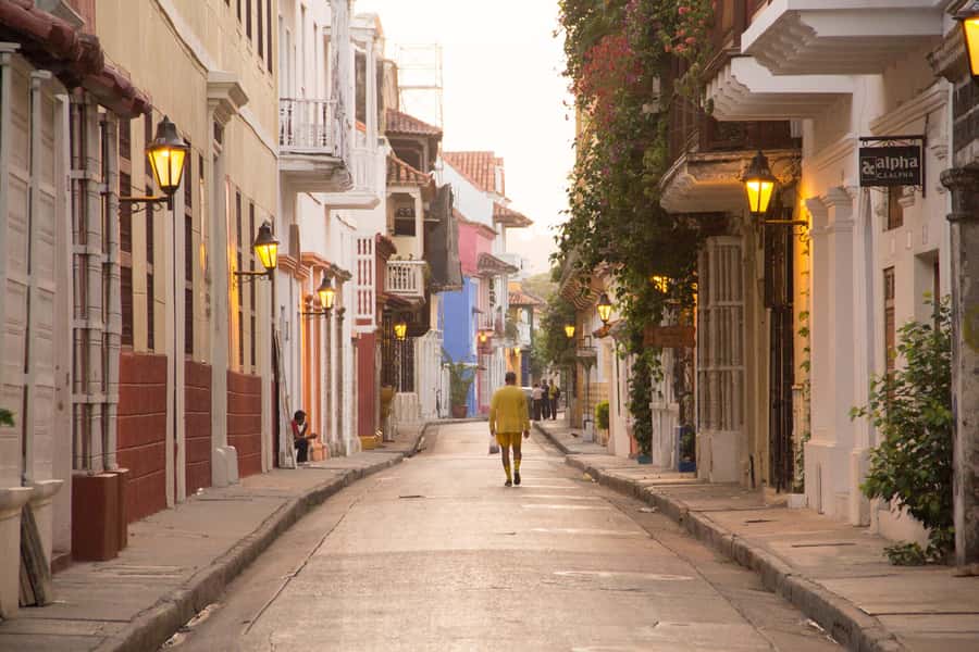 Cartagena Grand City Tour - Bocagrande and Manga: Cartagena’s first big contrast