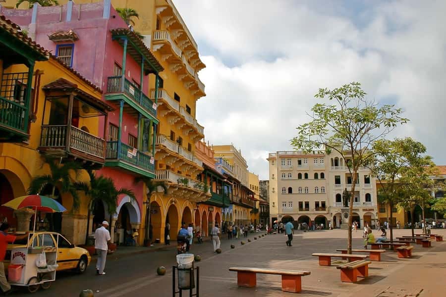 Cartagena: Guided Tour, with La Popa Convent, and San Felipe - Guides, group size, and the human side