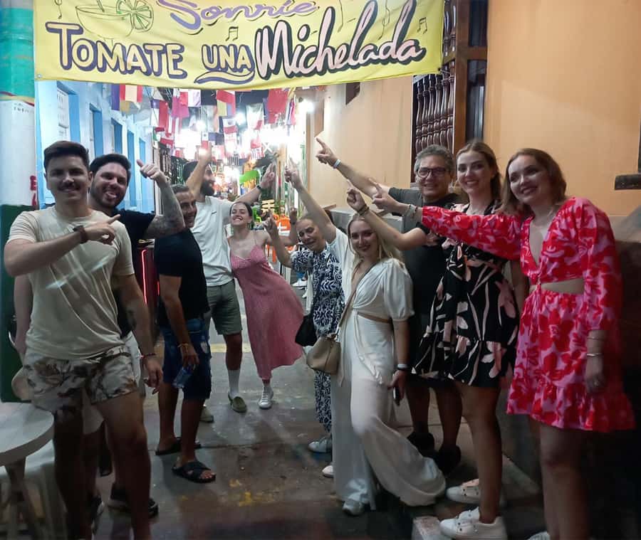 Cartagena: Historic Center and Getsemaní Shared Walking Tour - Heat, pace, language, and guide style