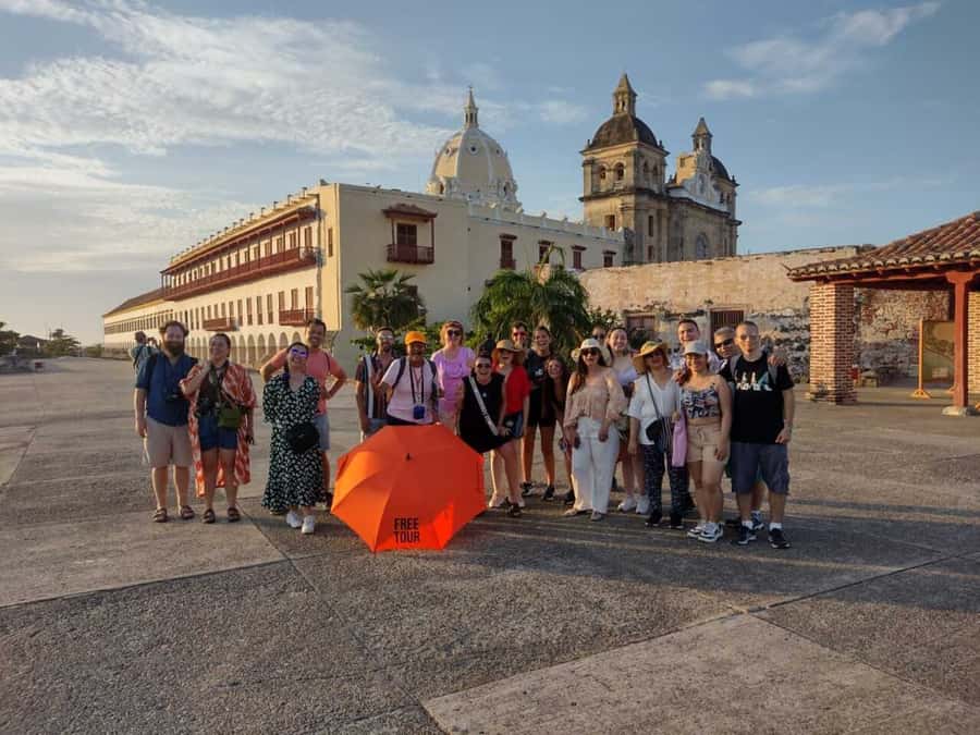 Cartagena: Historic Center and Getsemaní Shared Walking Tour - Seeing art, gold, emeralds, and San Pedro Claver