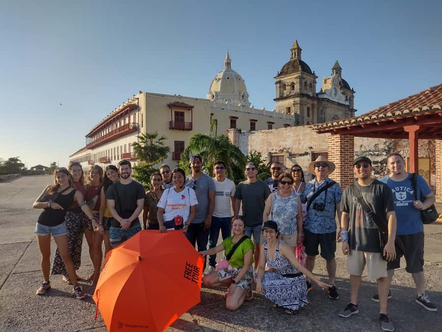 Cartagena: Historic Center and Getsemaní Shared Walking Tour - Cooling off among the trees at Centennial Park