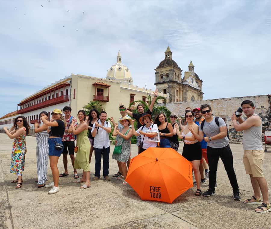 Cartagena: Historic Center and Getsemaní Shared Walking Tour - Crossing into Getsemaní and modern Cartagena