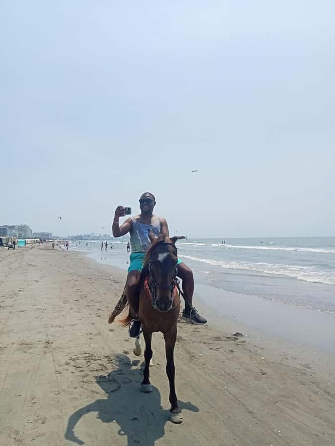Cartagena: Horse riding on the beaches of Cartagena & PHOTOS - Meeting the horses and horseman