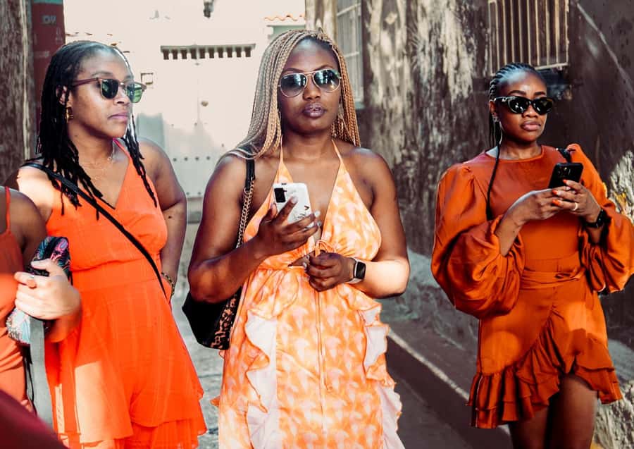 Cartagena Instagram Mobile Workshop: Scenic and Trendy Shots - Practicing angles, poses, and color in Getsemani