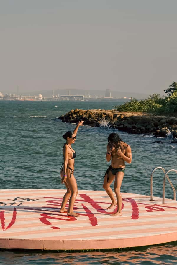 Cartagena: La Punta Beach Club Day Pass (Lunch included) - Leaving Cartagena from Muelle de la Bodeguita
