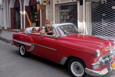 Cartagena Luxury Classic Car Tour + Bilingual Historian Guide
