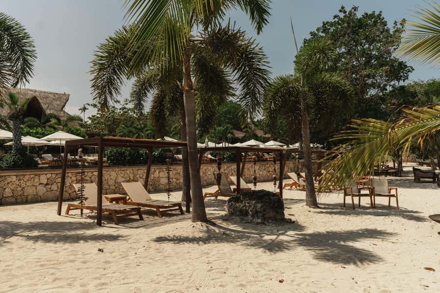 Cartagena: Makani Luxury Beach Club Day Pass - Booking flexibility and language support