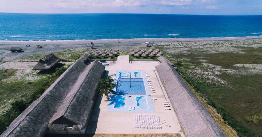Cartagena: Mud Volcano Tour with Lunch, Pool, and Beach - Guides who keep the day on track